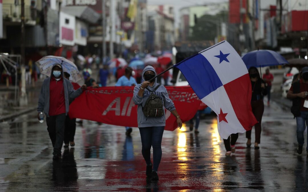 Líderes sindicales en Panamá exigen al Gobierno salida al alza del combustible