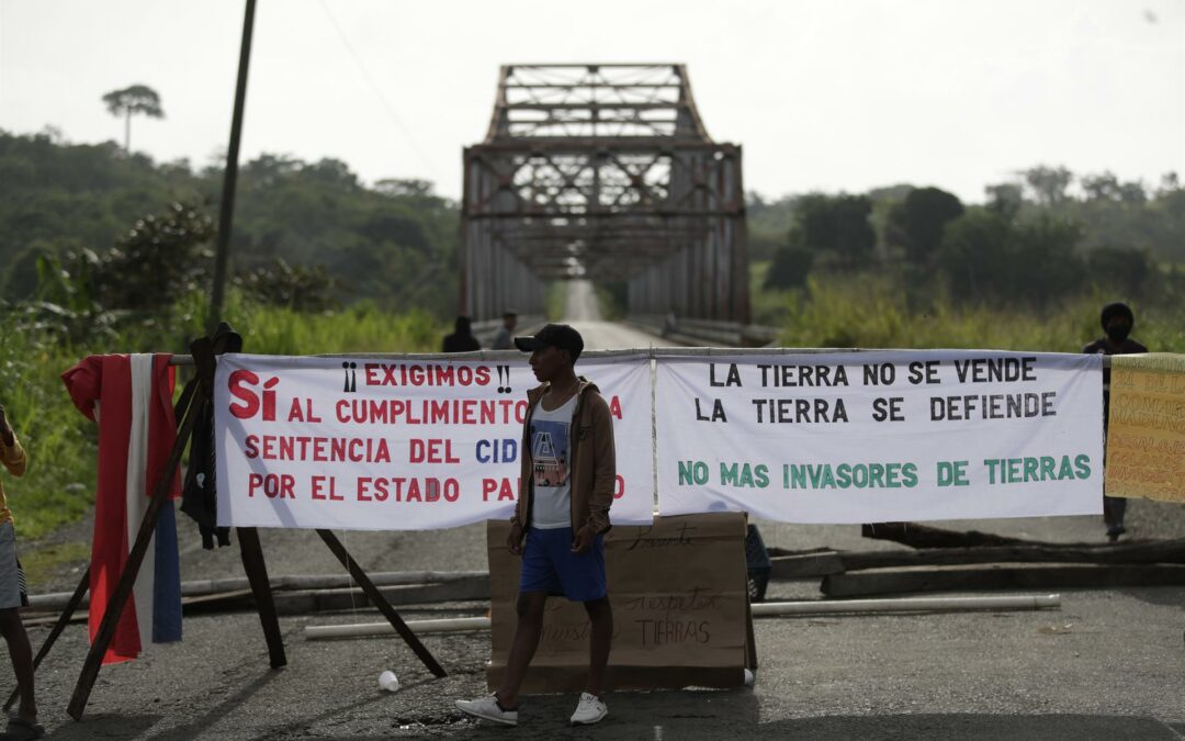 Indígenas panameños bloquean vías para reclamar la titulación de tierras