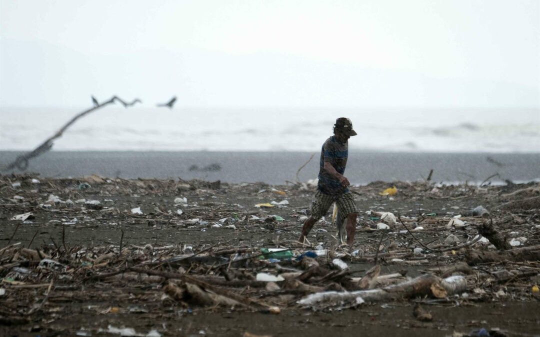 Costa Rica impulsa un proyecto para solucionar la contaminación por plásticos