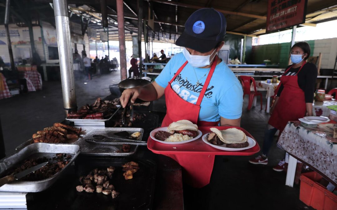 Altos precios y la covid dejan a 2,6 millones de hondureños en una crisis alimentaria