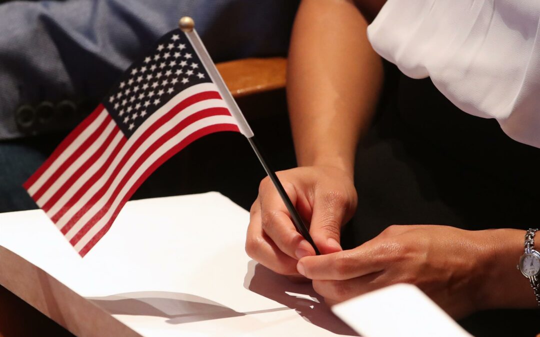 EE.UU. designa «embajadores de naturalización» para promover la ciudadanía