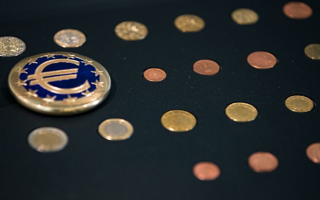 El euro cotiza por debajo del dólar por primera vez en veinte años