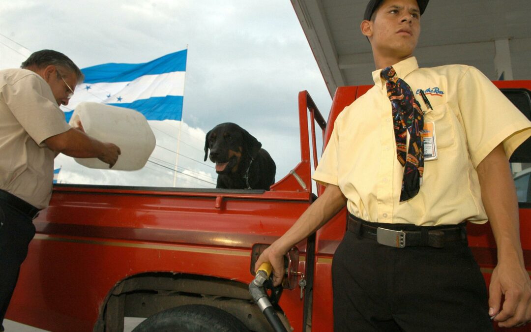 Precio de los combustibles en Honduras bajará entre 13 y 20 centavos de dólar