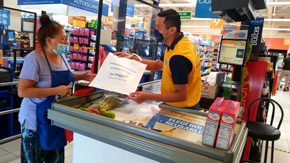 Walmart suprime las bolsas plásticas de un solo uso en las tiendas de Nicaragua