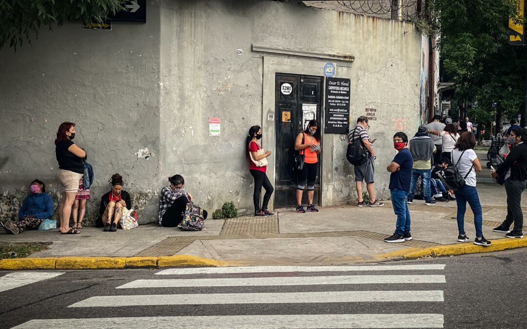Latinoamérica reduce el desempleo, pero la informalidad afecta al 50 %, según la OIT