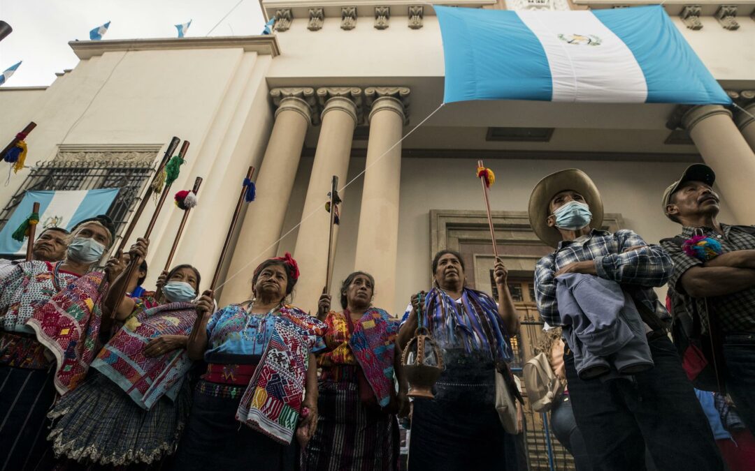 Indígenas de Guatemala retoman los bloqueos para exigir la renuncia de la fiscal general