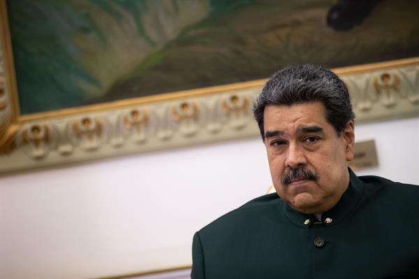 Maduro recibe las cartas credenciales de la embajadora de Honduras