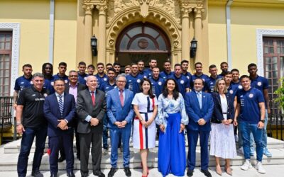 La Sele recibe distinción de representante de la Diplomacia Deportiva costarricense y embajadores de la Marca País