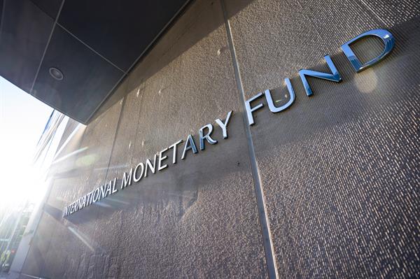 El logo del Fondo Monetario Internacional en su sede en Washington, en una fotografía de archivo. EFE/EPA/Jim Lo Scalzo