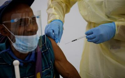 Expertos en salud señalan barreras en vacunación de la covid-19 en Guatemala