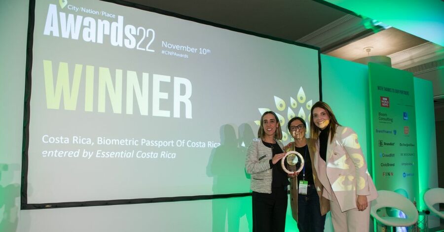 Esencial Costa Rica premiada como la mejor marca país del mundo en categoría de mejor uso de diseño 2022