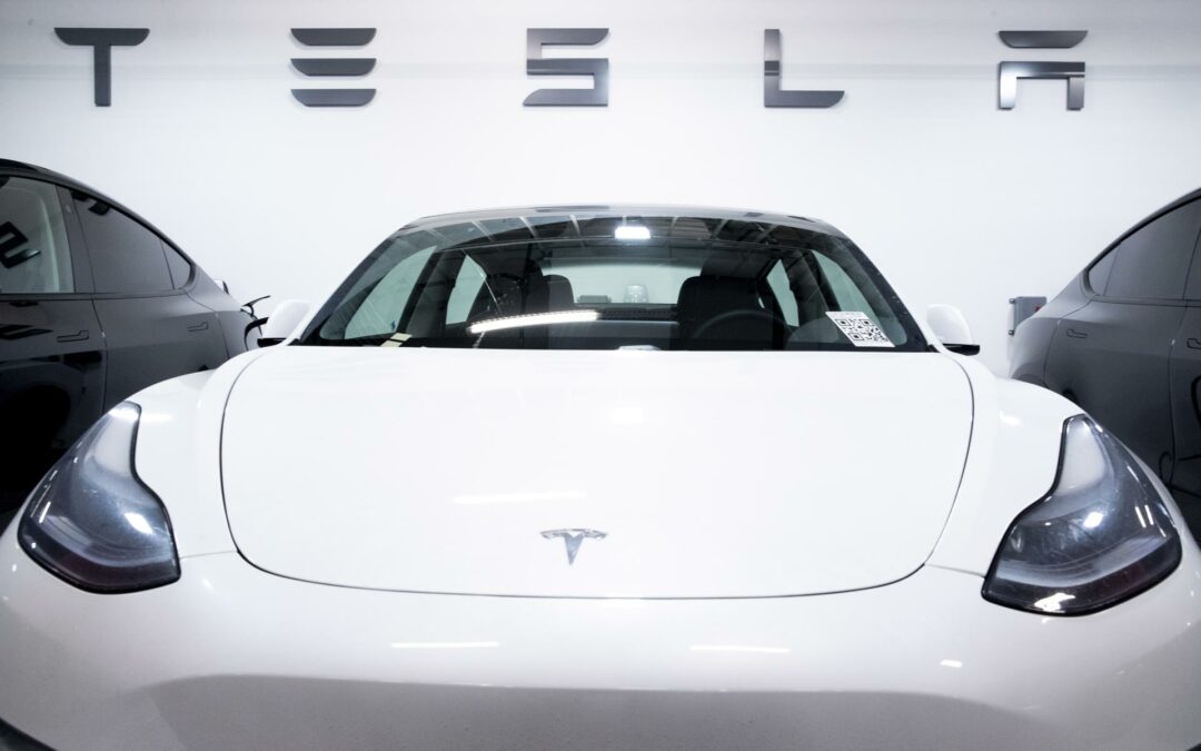 Las acciones de Tesla bajan más del 13 % tras cifras flojas de entregas