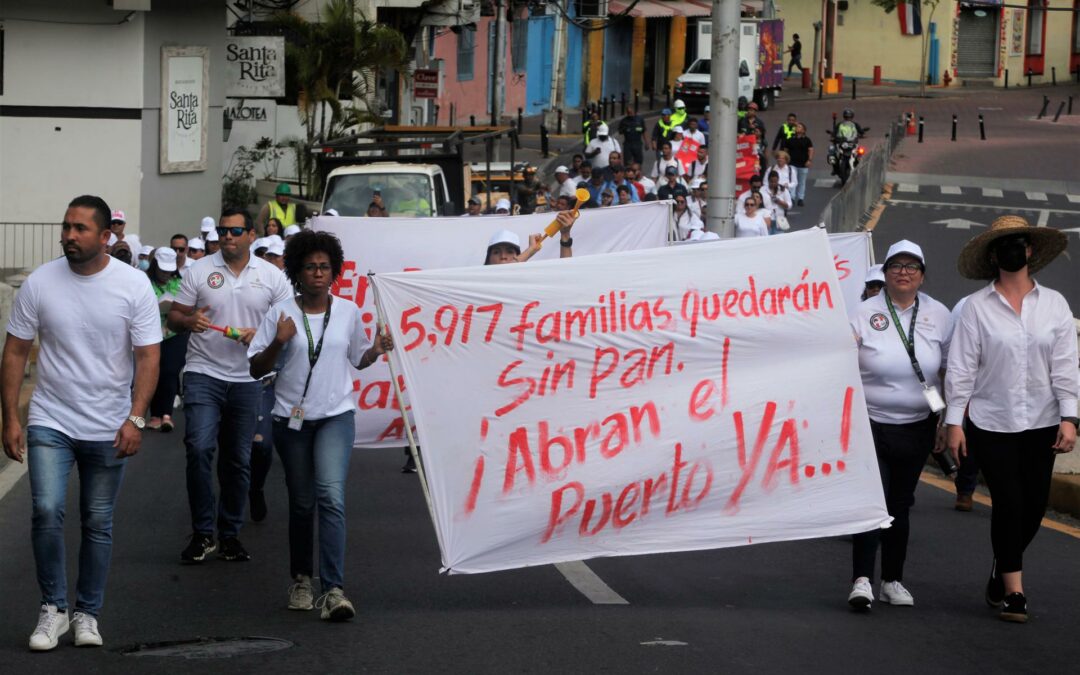 Proveedores protestan por el cese de la operación de una minera canadiense en Panamá