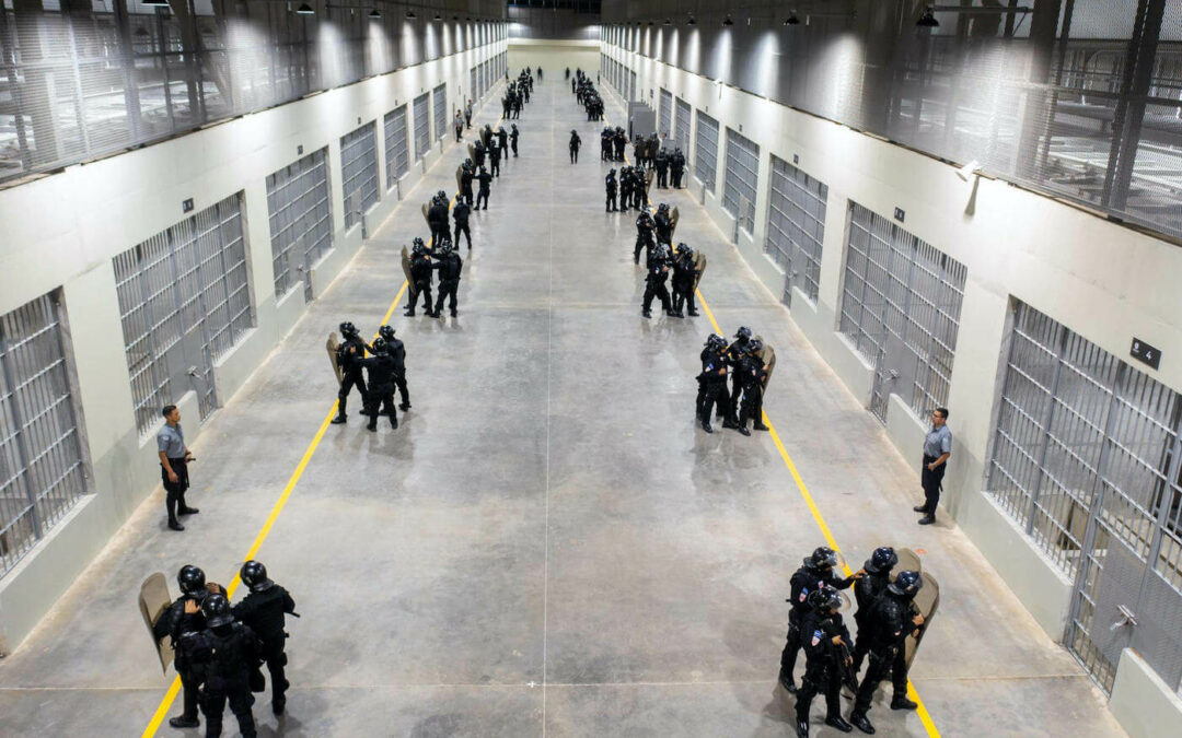 Gobierno salvadoreño señala que su nueva cárcel es la «más segura» de América