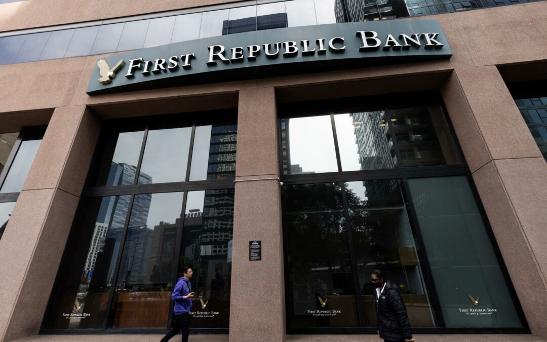 Valores de First Republic Bank continúan cayendo en Wall Street a pesar del rescate
