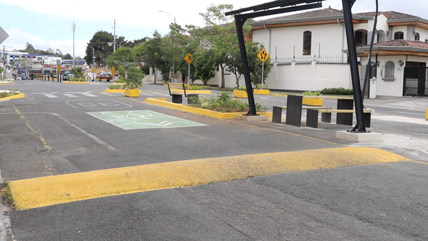 Costa Rica: Universitarias rediseñan calle para impulsar seguridad peatonal y uso de espacios público