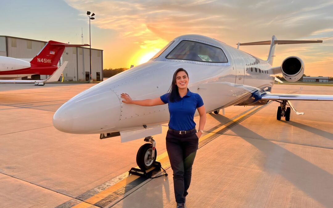 Piloto costarricense, lista para convertirse en capitán del avión corporativo de Walmart