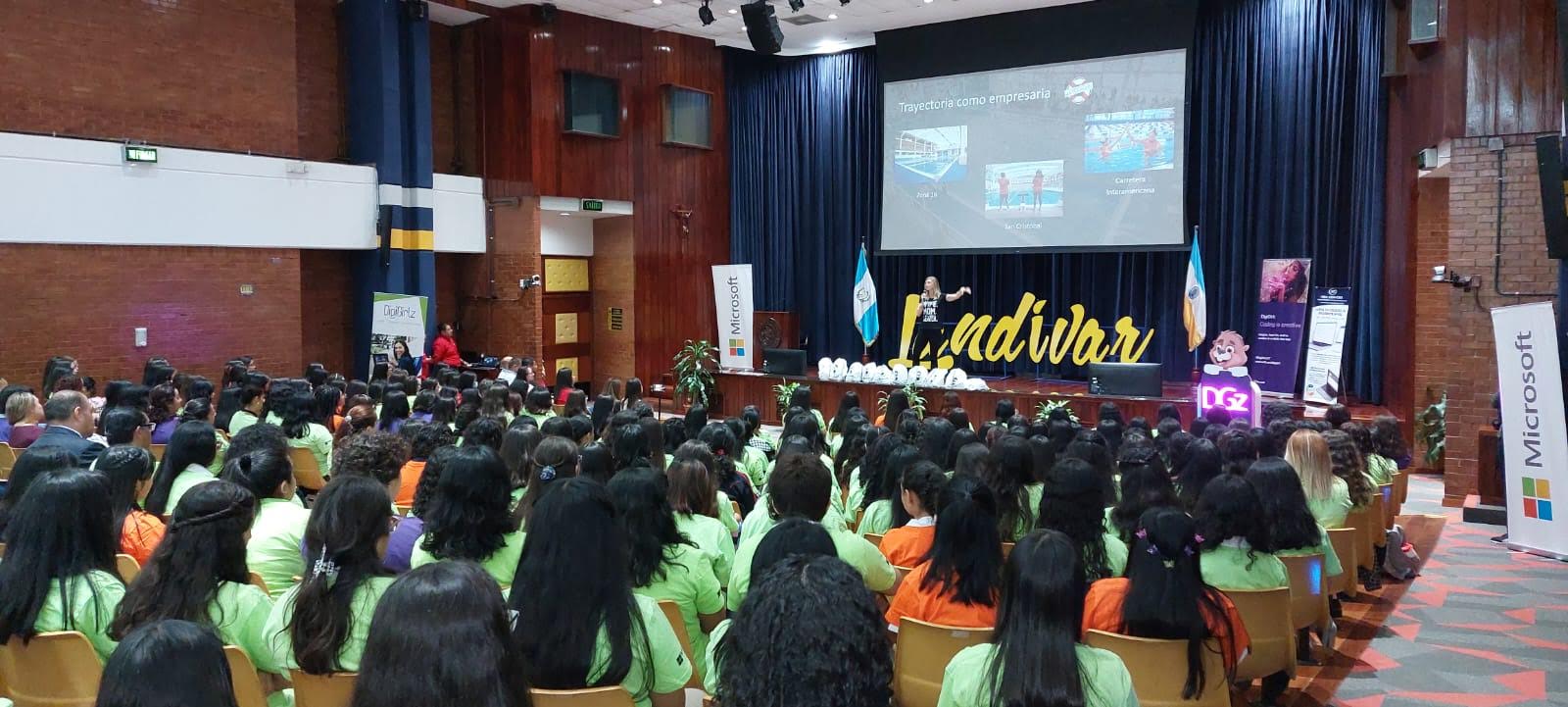 Microsoft impulsa habilidades STEM en niñas y jóvenes guatemaltecas