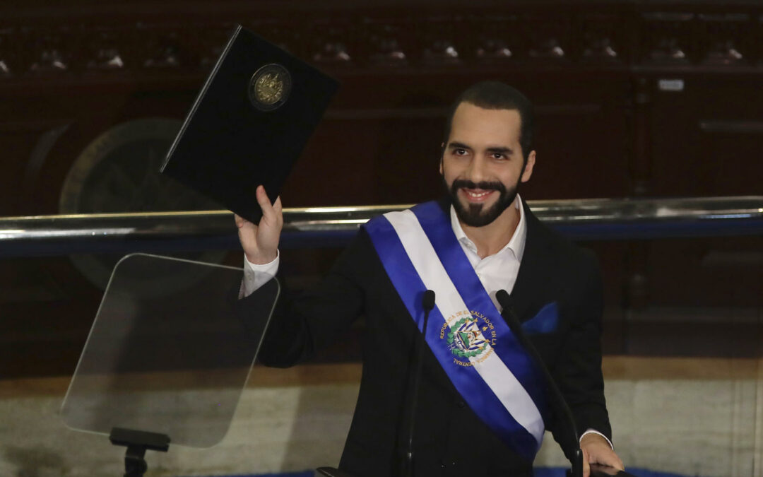 Encuesta prevé que Nayib Bukele ganaría su reelección en primera vuelta en El Salvador