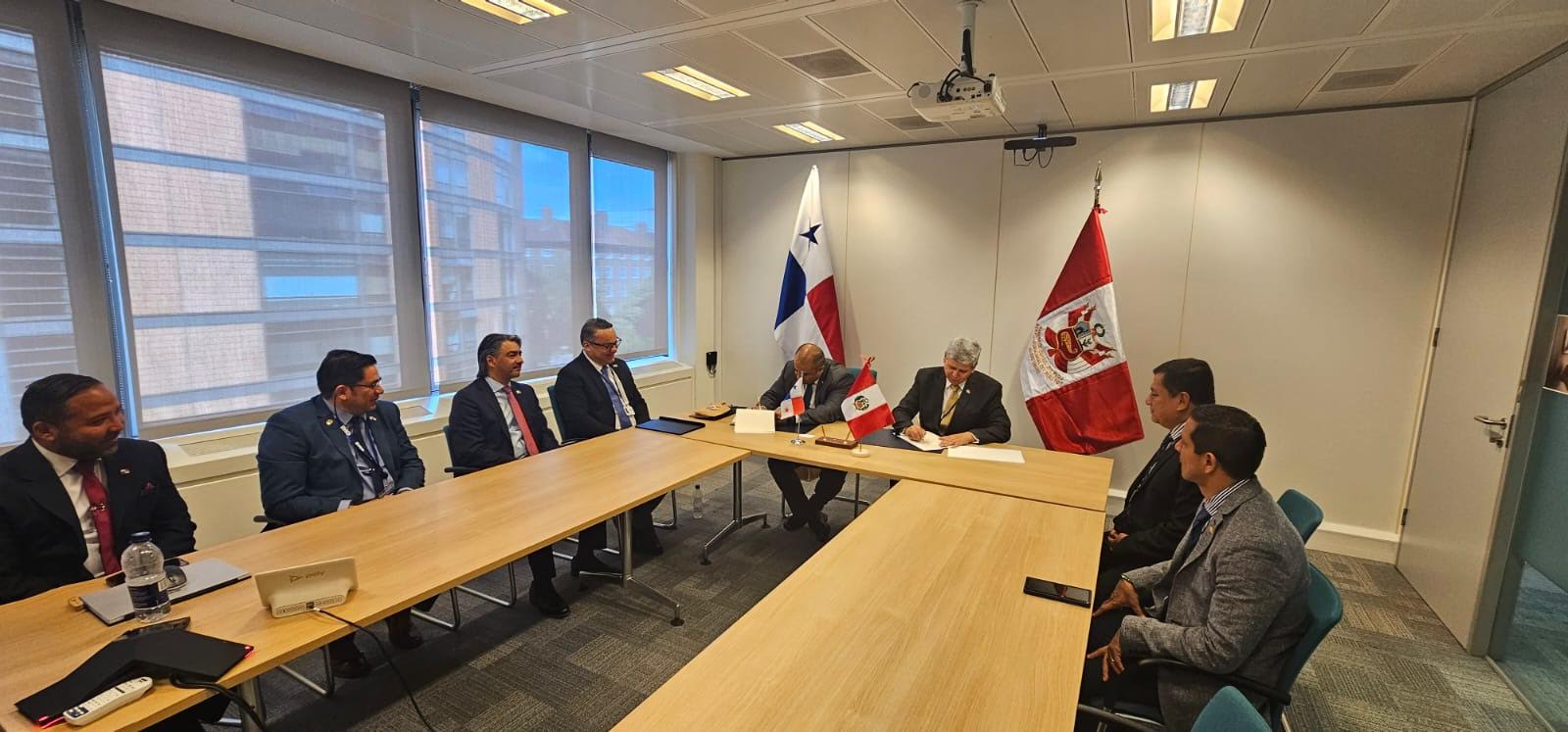 Panamá y Perú estrechan relaciones en el ámbito marítimo