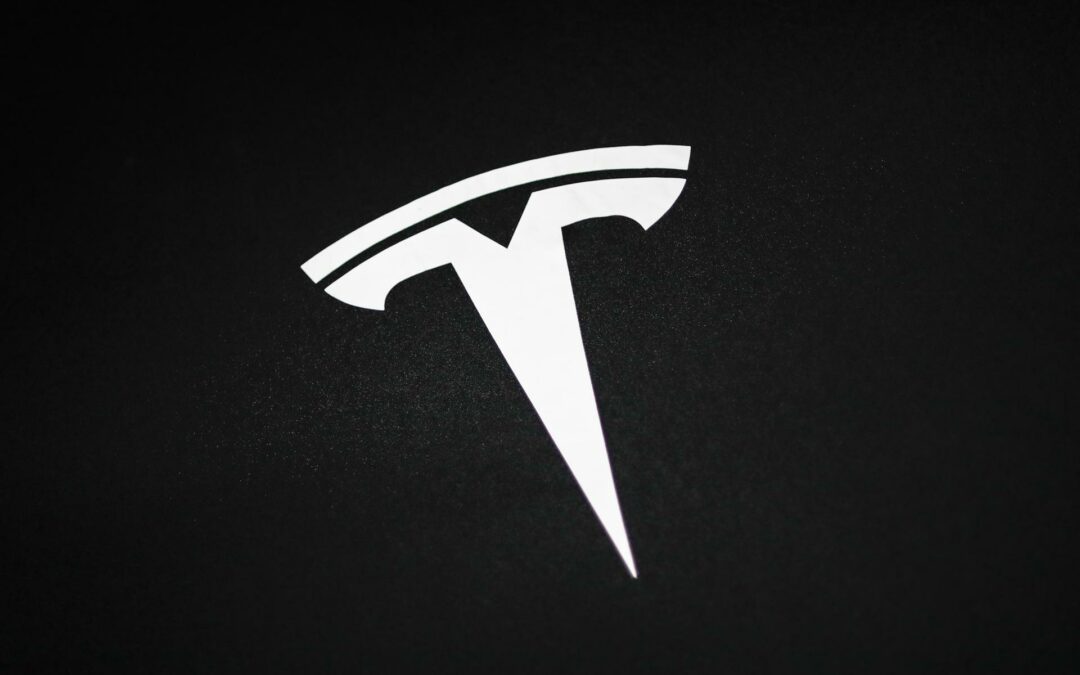 Tesla sustituye de forma inesperada a su director financiero