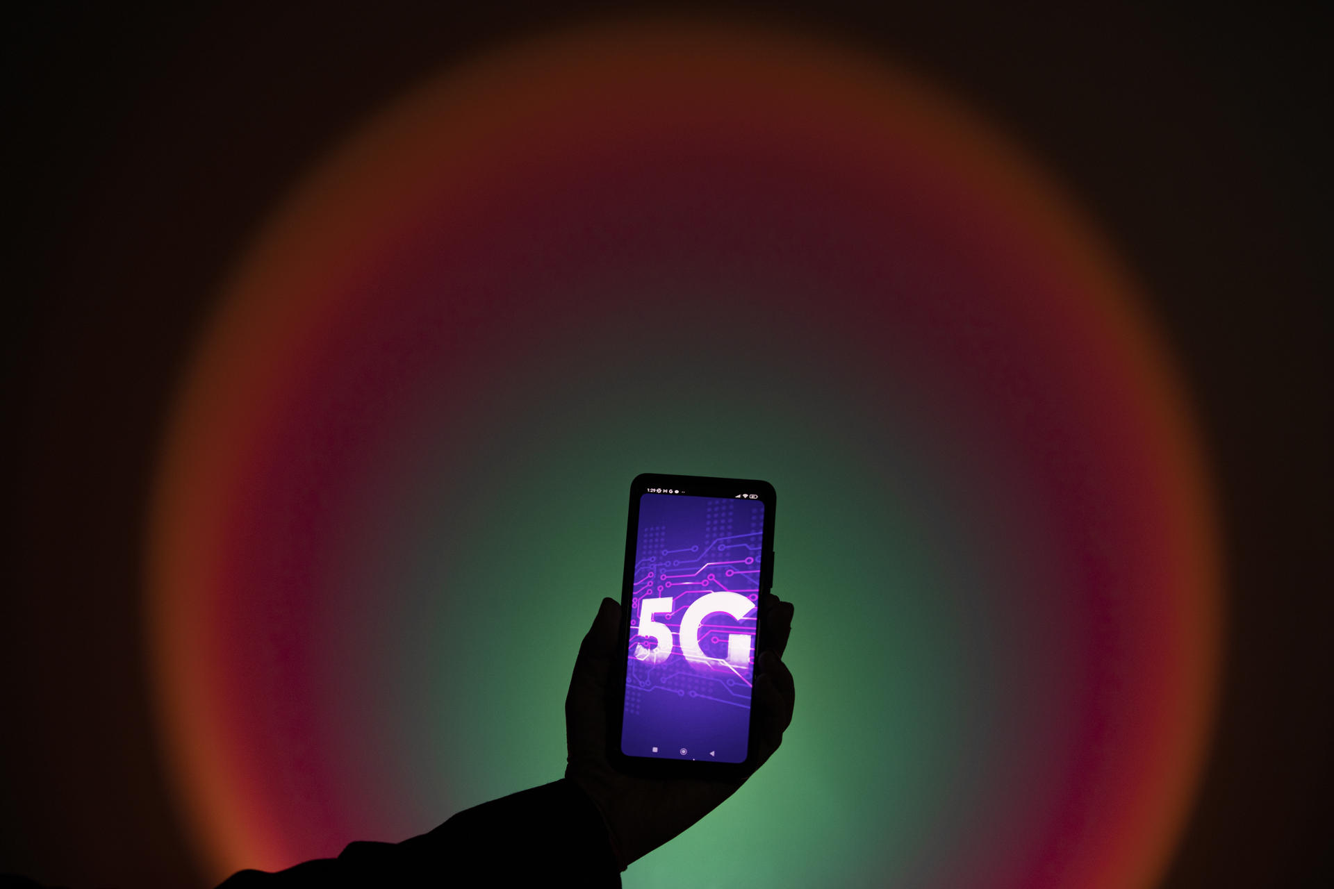 Qué depara el futuro en la adopción de Smartphone 5G con más  funcionalidades? - Revista Summa