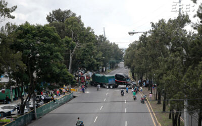 Guatemala se paraliza por segundo día consecutivo debido a los bloqueos y protestas contra la fiscal general