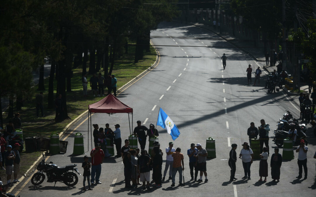 Guatemala vive un inédito paro nacional a la espera de la dimisión de su fiscal general