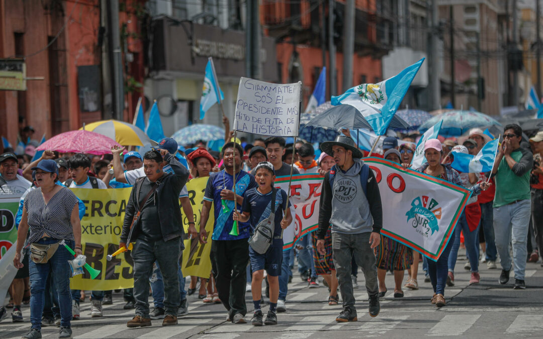 Guatemala cumple 18 días de bloqueos sin acuerdos entre manifestantes y su fiscal general