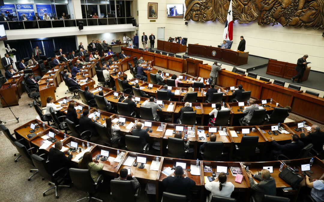 El Parlamento de Panamá deja en manos del Supremo el futuro de un controvertido contrato minero