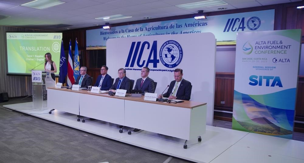 Asociación Latinoamericana y del Caribe de Transporte Aéreo (ALTA) e IICA se unen para promover los combustibles sostenibles de aviación