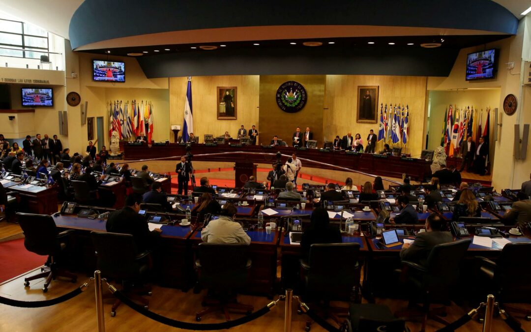 El Congreso salvadoreño deroga parcialmente la «reforma mordaza» en pro de la libertad de expresión