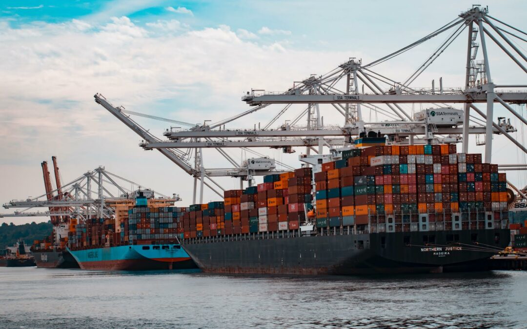 Comercio mundial resentido por triple crisis en canales de Suez y Panamá y en Ucrania