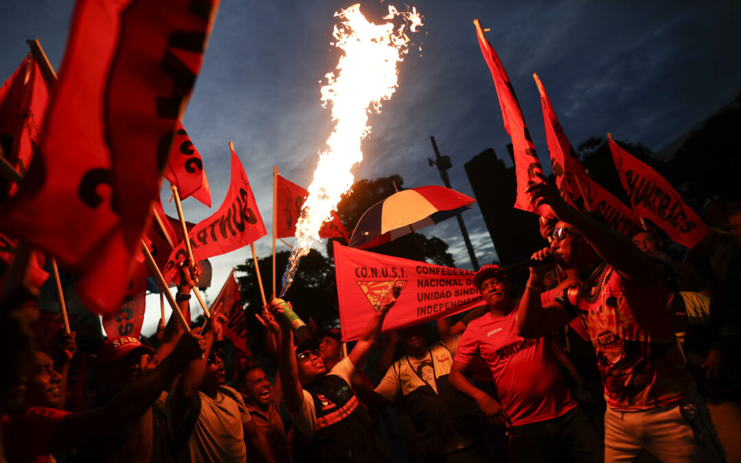Protestas antiminería bajan de intensidad en Panamá, pero persisten los bloqueos viales