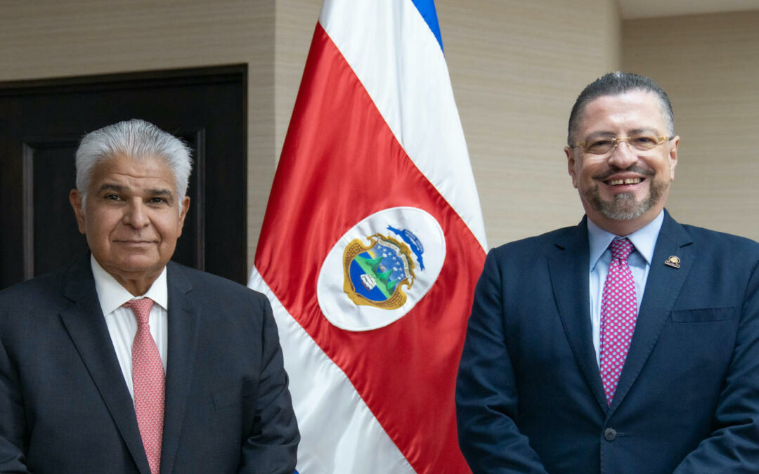 Presidente de Costa Rica recibe al candidato presidencial panameño José Raúl Mulino
