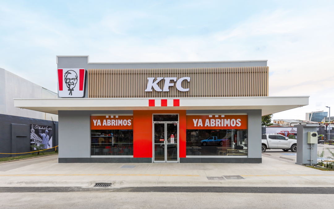 KFC será la primera cadena de comida rápida en Costa Rica con cubertería y bolsas 100% compostables