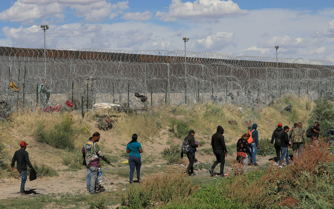 Migrantes insisten en cruzar a EE.UU por el río Bravo pese a las crecientes deportaciones