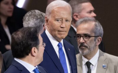 Estados republicanos demandan a Biden para bloquear plan de regularización de inmigrantes