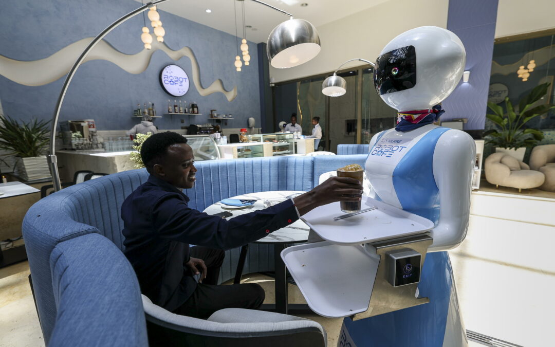 Robot Café, el primer restaurante de África del Este en el que la camarera es un androide