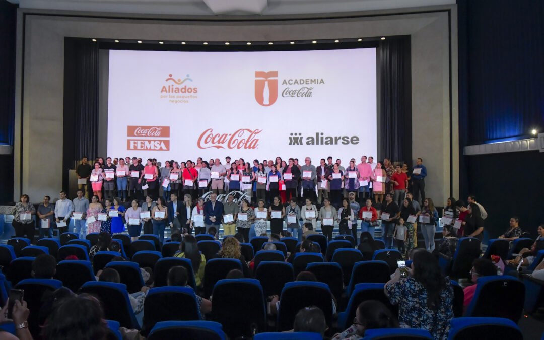 Costa Rica: 1.000 pequeños comerciantes adquieren nuevas habilidades gracias a iniciativa «Academia Coca-Cola»