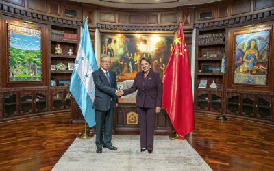 Presidenta de Honduras habla de cooperación con el vicepresidente de la Asamblea Popular China