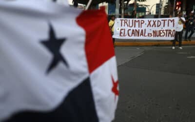 Panameños agitan el fervor patriótico en defensa del Canal con la «siembra de banderas»