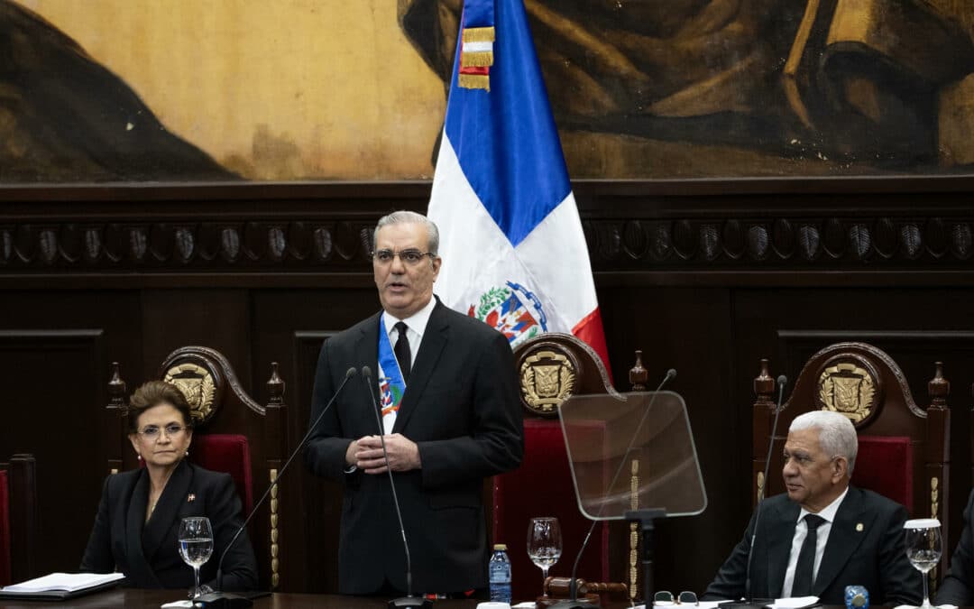 Presidente dominicano destaca récord de crecimiento, con la vista puesta en tierras raras