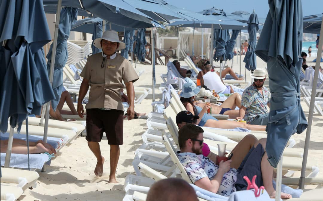 Sector turístico del Caribe mexicano está dispuesto a emplear a deportados por Trump