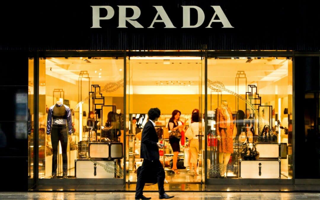 Prada anuncia la adquisición de Versace por 1.250 millones de euros