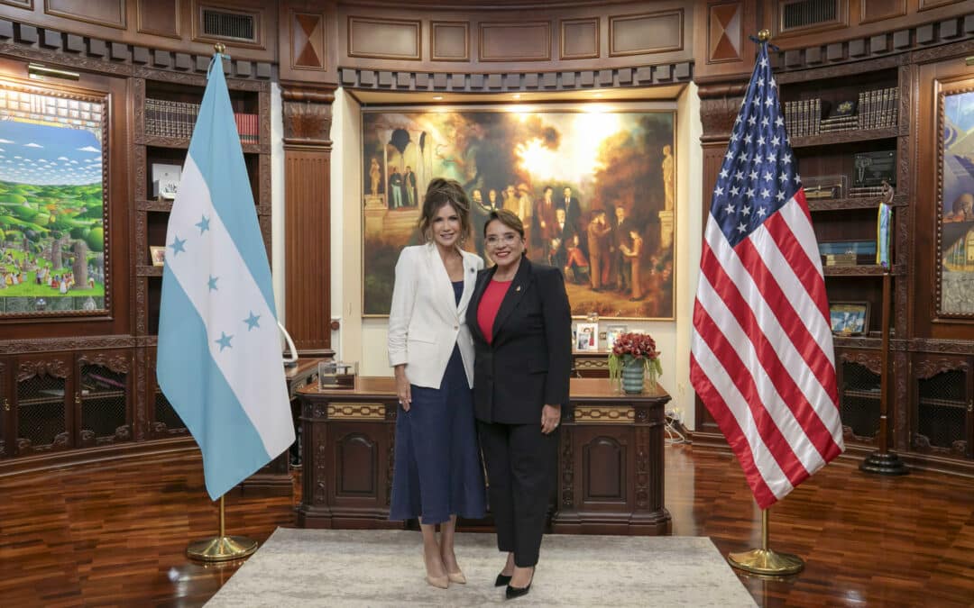 Xiomara Castro y Noem abordan protección de migrantes en EE.UU. y Honduras pide ampliación del TPS