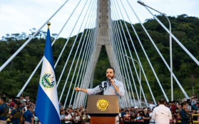 Trump arropa a Bukele ante críticas por la reelección y atropellos a DD.HH. en El Salvador