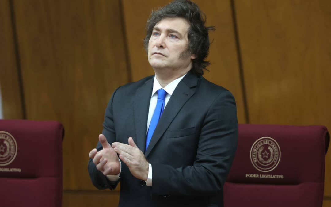 Milei atribuye las tensiones en los mercados al “pánico” político en Argentina
