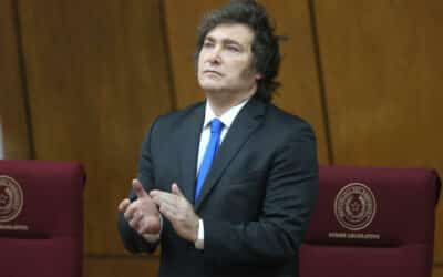 Milei atribuye las tensiones en los mercados al “pánico” político en Argentina