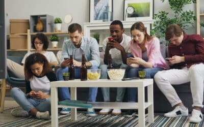 Cómo chatean los latinos: cuáles son sus apps favoritas y cómo esto influye en las marcas